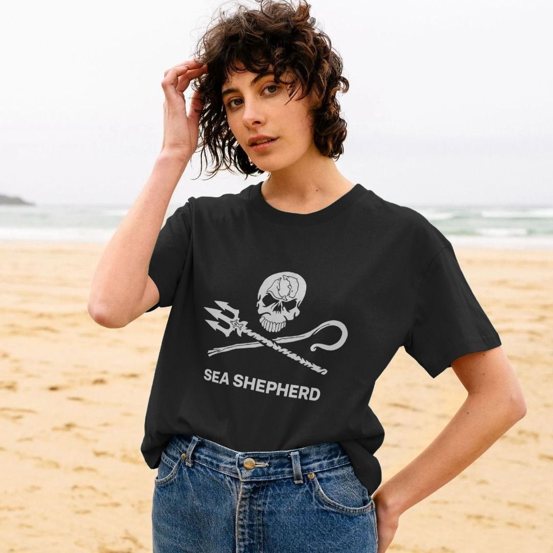 Jolly Roger Boxy Fit T-shirt | Official Sea Shepherd Merch