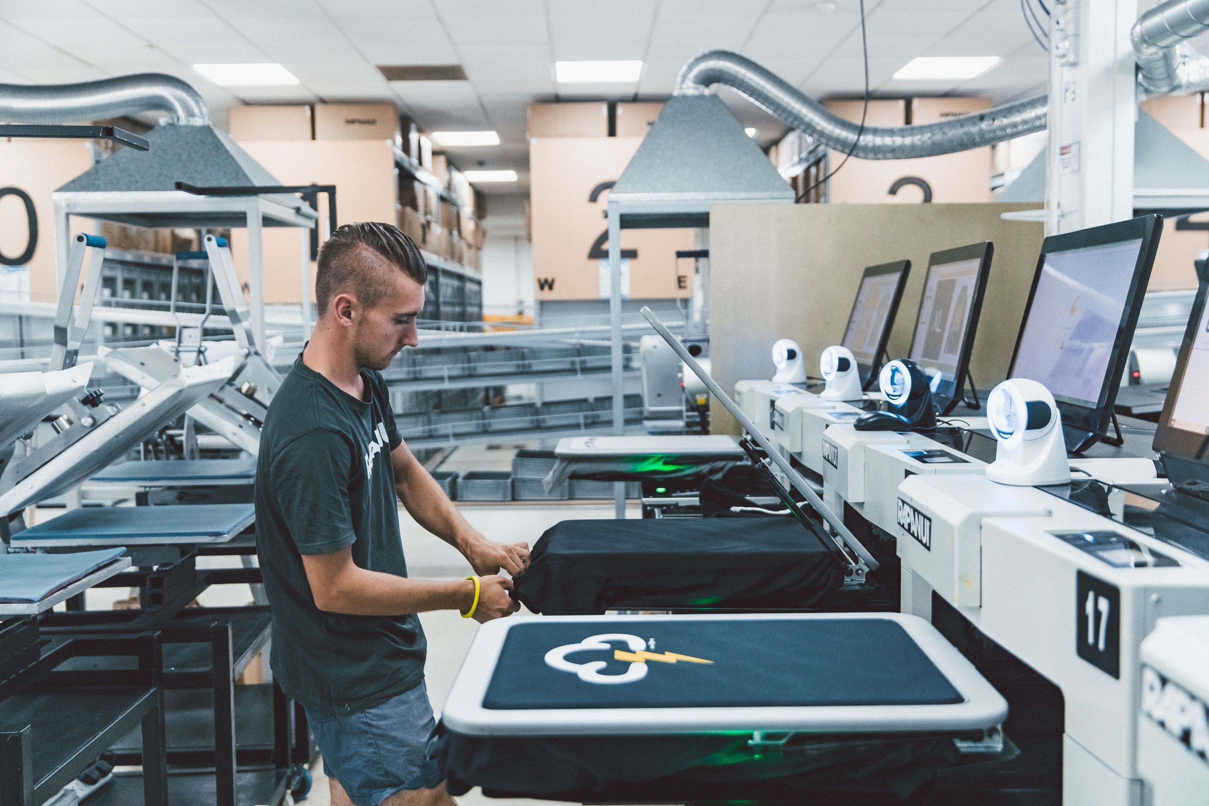 Custom t shop shirt machine