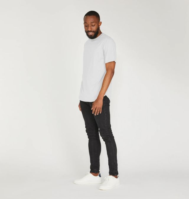 PLAIN LONGLINE T-SHIRT - Black or White 